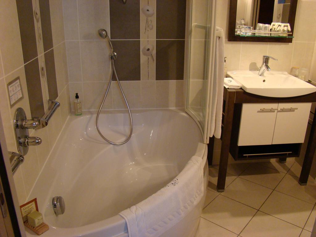 Hotel Le Manoir Aux Vaches Yvetot Zewnętrze zdjęcie